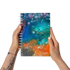Venegas Paquete Mediano Libreta de Espiral + Lanyard - Cuaderno de Notas 100 Hojas, Diseño Artístico + Correa de Cuello y Muñeca, Ideal para Oficina, Escuela, Regalos, Diario, Journal - Venegas Arte